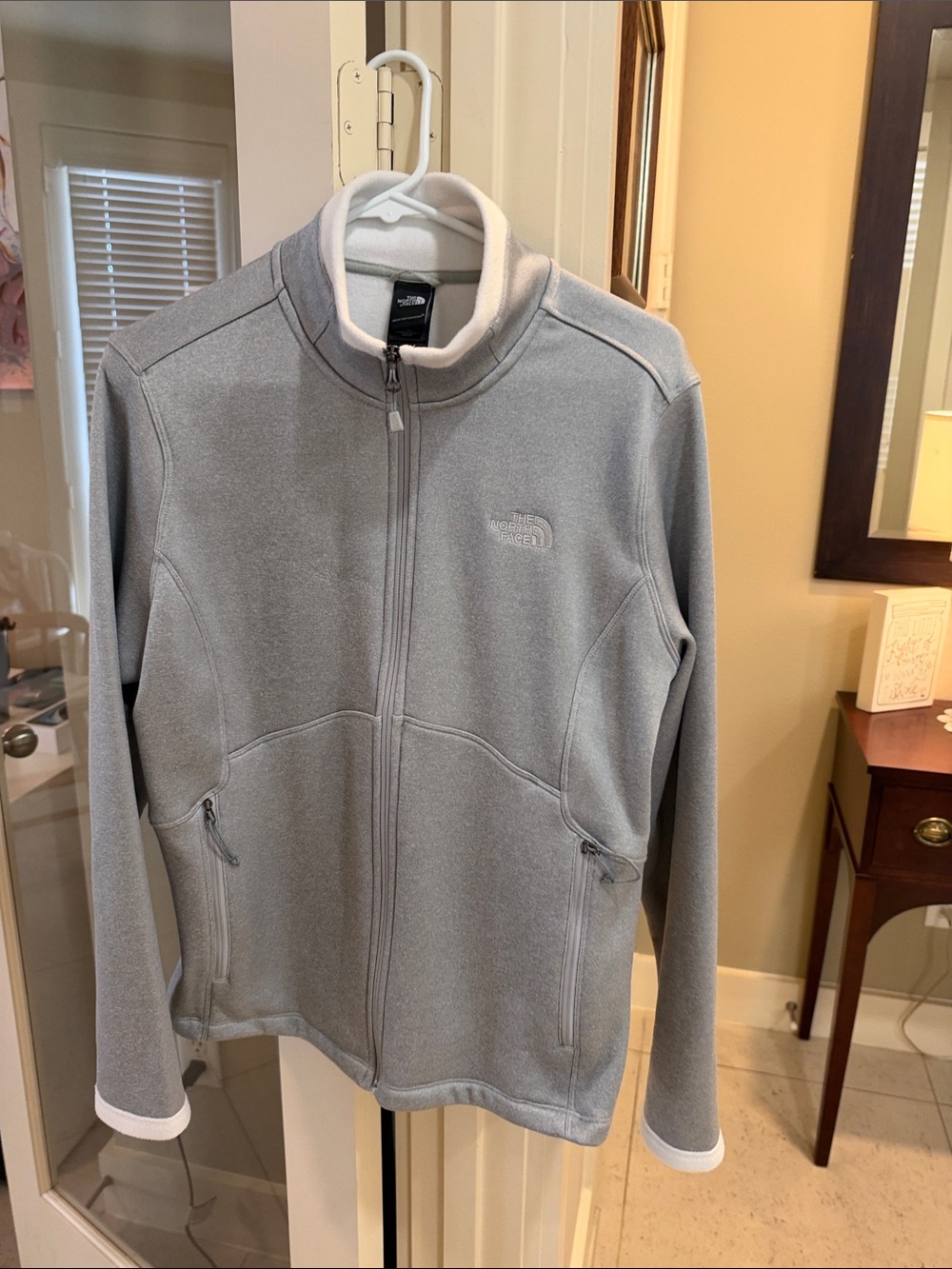 The North Face Men’s Light Gray Full-Zip Fleece Jacket